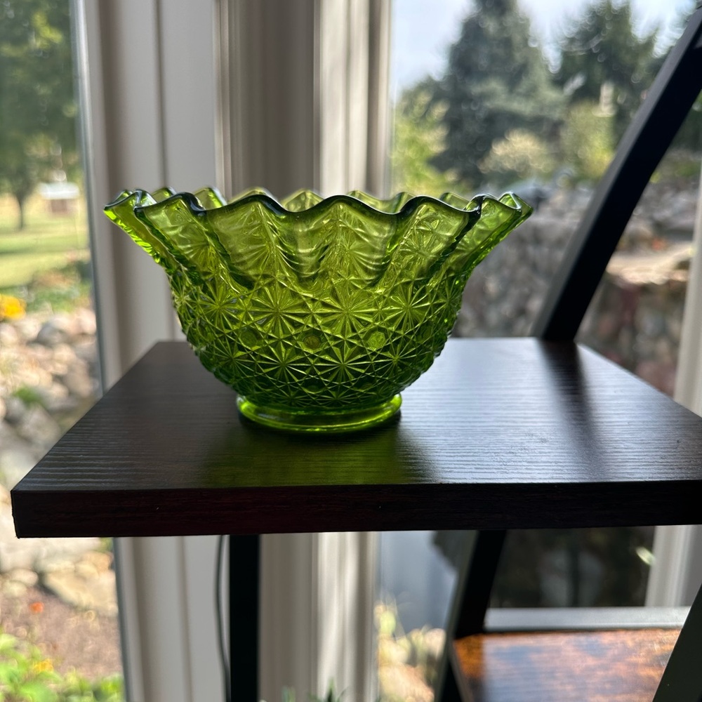 Vintage L. E. Smith Green Glass Daisy and Button pattern dish